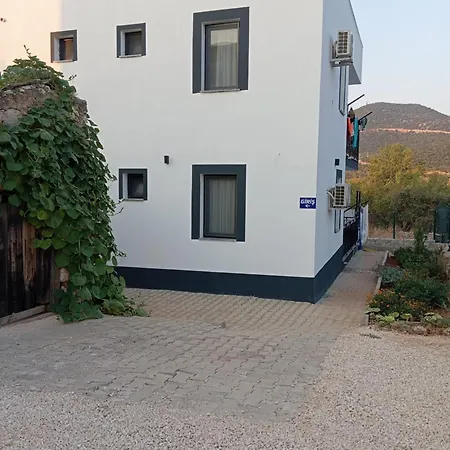 Muezan Apartment Kadirleryakasi